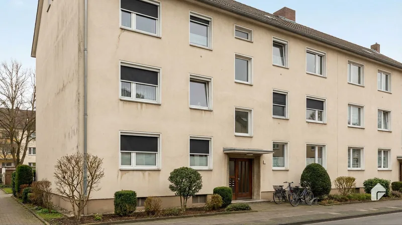Wohnhaus mit möblierten Zimmern von außen